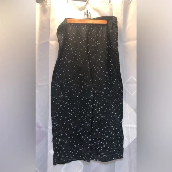 Croft & Barrow Women’s black ‘starry night’ sleep pants, 1X - Picture 2 of 4